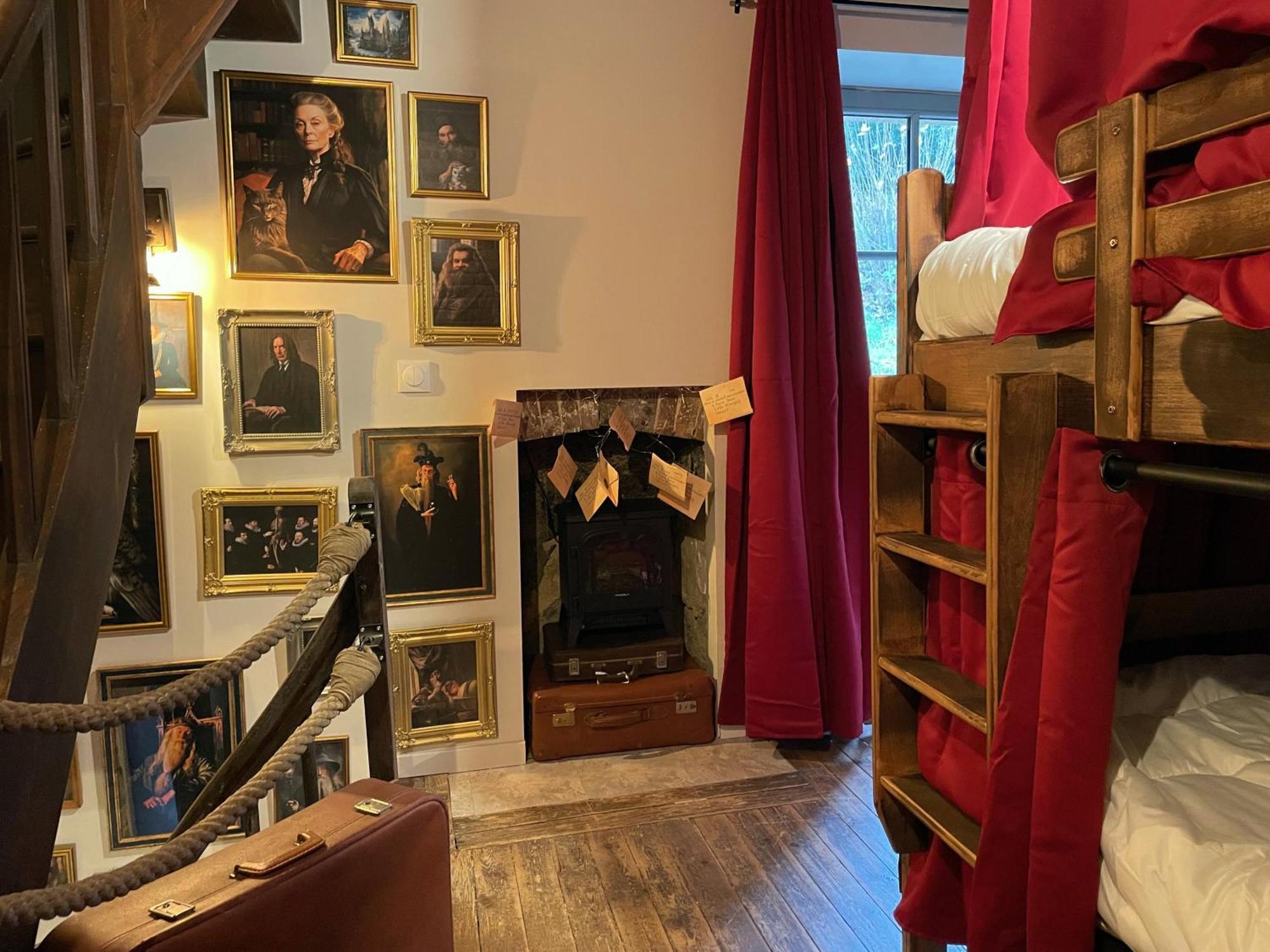 Impasse Des Mysteres - La Maison Des Sorciers Lehon/Dinan Esterno foto